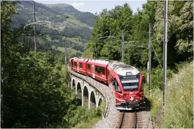 Allegra 3503 mit drei Schotterwagen nach Arosa am Zugschluss unmittelbar vor St. Peter-Molinis  
Schlüsselwörter: allegra , 3503