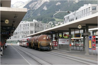 3513 angekommen in Chur, die Kesselwagen werden später einem Regionalzug nach Landquart beigegeben
Schlüsselwörter: allegra , 3513 , kesselwagen , za