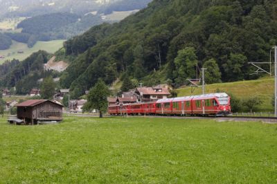 Abe 8/12 - Allegra 3511 "Otto Barblan" in der Doppelspur Schiers am Weg nach Davos
Schlüsselwörter: allegra , abe , 8/12 , 3511 , Otto Barblan