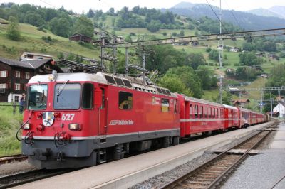 Ge 4/4 II 627 - Reichenau Tamins mit einem Regio aus Scuol und Güterwagen am Zugschluss am Weg nach Landquart in Küblis
Schlüsselwörter: ge 4/4 , II , 627 , regio