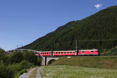 Ge 4/4 II - 614 "Schiers" schiebt ihren Pendel in den Bahnhof von Zernez
Schlüsselwörter: ge 4/4 , II , 614 , schiers