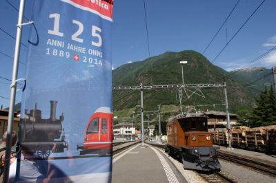 Selbstverständlich war das Bernina-Krokodil anläßlich der Feierlichkeiten zu "125 Jahre RhB" unterwegs!
Schlüsselwörter: bb , ge , 4/4 , 82 , Bernina , Krokodil