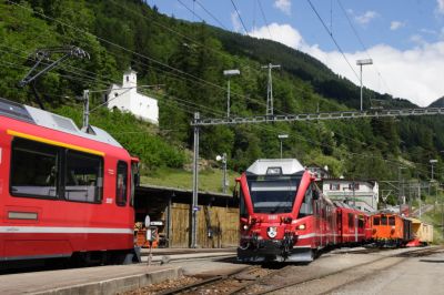 Zugkreuzung in Poschiavo
Schlüsselwörter: allegra , abe , 8/12 , 3507 , 3501 , Benedetg Fontana , Willem Jan Holsboer