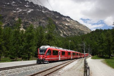 Allegra ABe 8/12 - 3501 "Alberto Giacometti" mit seinem regio nach St.Moritz in der Station Morteratsch
Schlüsselwörter: allegra , abe , 8/12 , 3510 , Alberto Giacometti