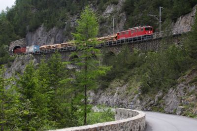 Ge 6/6 II - 701 "Raetia" zieht ihren Güterzug über das Rugnux-Viadukt
Schlüsselwörter: ge , 6/6 , II , 701 , raetia