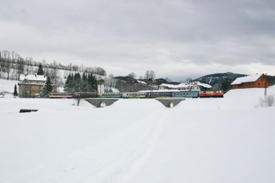 1099.013-3 nach der Ausfahrt aus Wienerbruck/Josefsberg.
Schlüsselwörter: 1099 , 013 , Mariazellerbahn , Wienerbruck , Winter