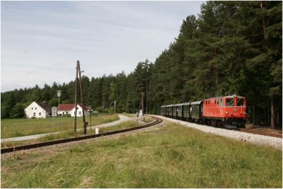 Ausfahrt aus Alt Nagelberg
Schlüsselwörter: 2095 , 12 , noevog , növog