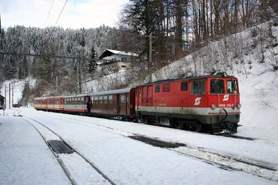 2095.013-5 kommt mit dem  R 6807 in Laubenbachmühle an.
Schlüsselwörter: 2095 , 013 , Laubenbachmühle