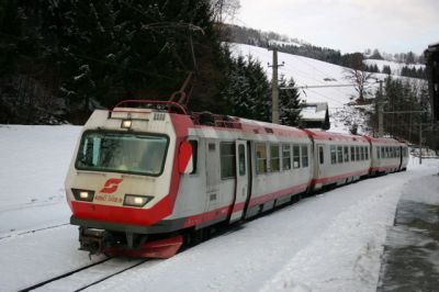 Die "Diva" unterwegs, erlegt in Frankenfels.
Schlüsselwörter: 4090 , Mariazellerbahn , Winter , Frankenfels