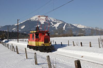 OB 12 während einer Oberleitungs-Kontrollfahrt kurz vor dem Bahnhof Mariazell
Schlüsselwörter: ob , 12 , x , 532 , obw , turmwagen , oberleitung