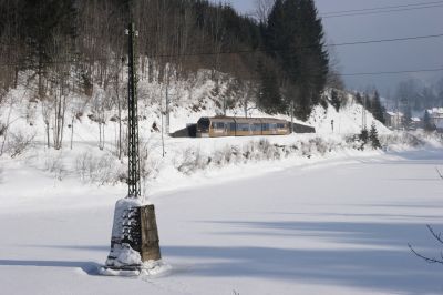 ET 8 als Pendelzug zwischen Winterbach und Mariazell, ausgestattet mit den neuen Aufsatzschneepflügen, aufgenommen beim Stausee Wienerbruck
Schlüsselwörter: et , 8 , himmelstreppe , schneepflug