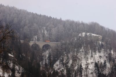 OB 12 der NÖVOG am Saugrabenviadukt
Schlüsselwörter: ob , 12 , x , 532 , obw , turmwagen , oberleitung