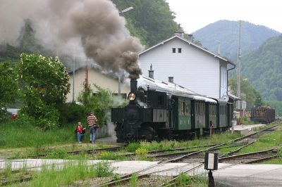 Die Uv.1 wartet in Ruhe auf die Abfahrt, in wenigen Minuten geht es los!
Schlüsselwörter: Uv1 , Kienberg