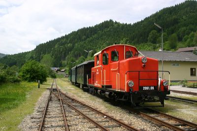 Wir haben Lunz am See erreicht! Alles bereit zur Abfahrt, des ersten Zuges des heutigen Tages, nach Kienberg.
Schlüsselwörter: 2091 , 09 , Lunz am See