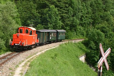 Fotohalt mit Scheinanfahrt unmittelbar vor der Haltestelle Holzapfel.
Schlüsselwörter: 2091 , Holzapfel