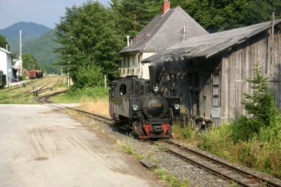 Der Zug ist am Abfahrtsgleis bereitgestellt, 699.103 fährt in die Zugförderung.
Schlüsselwörter: 699 , 103 , Kienberg