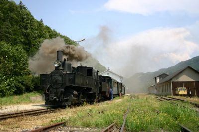 23.07.2006, Doppeltraktion auf der Ybbsthalbahn-Bergstrecke!

Schon lange gab es keine richtige Doppeltraktion mehr auf der Bergstrecke, heute ergab sich aufgrund der Probefahrt der Uv.1 die Gelegenheit.
Schlüsselwörter: 699 , 103 , Uv , 1