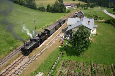 Einen herrlichen Ausblick auf die Gleisanlagen des Bahnhof Pfaffenschlag genießt man auf die noch existierende Bauruine gleich neben dem Bahnhofsareal. 


Schlüsselwörter: 699 , 103 , Uv , 1