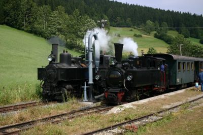 Als Doppeltraktion, Uv.1 mit 699.103, ging es heute Richtung Pfaffenschlag.

Hier beim Wasserfassen.
Schlüsselwörter: 699 , 103 , Uv , 1