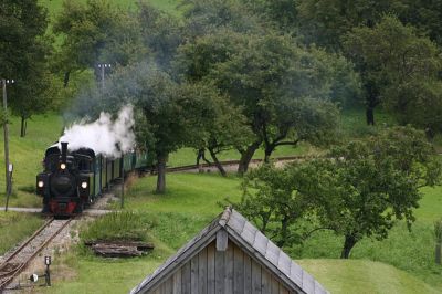 Unser Zug mit der 699.103 hält gleich am Bahnsteig in Pfaffenschlag, Zeit zum Wasserfassen!
Schlüsselwörter: 699 , 103