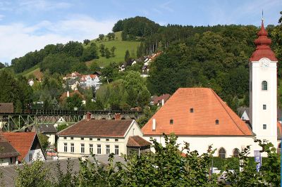 Yv.2 und Güterzug auf der großen Stahlbrücke vor Waidhofen/Schillerpark.
Schlüsselwörter: Yv.2 , 598 , 02