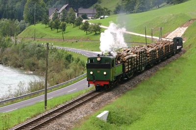 Yv.2 mit dem Güterzug kurz vor der Haltestelle Mirenau.
Schlüsselwörter: Yv.2 , 598 , 02