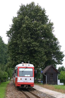 5090.011-7 und 5090.013-5 in der Haltestelle Kreilhof, vor Gstadt
Schlüsselwörter: 5090 , 011 , 013