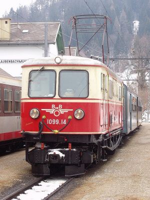 1099.14 fährt am 22.02.2004 mit ihrem Regionalzug in Laubenbachmühle ein
