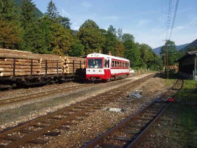 5090.017-4
Am frühen Morgen erreicht 5090.017-4 Großhollenstein und bringt mich anschließend Richtung Waidhofen/Ybbs.

Schlüsselwörter: Ybbstal , 5090 , Großhollenstein