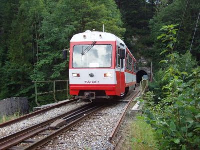 5090.012-5
R 6915 wird, wie alle Züge zwischen Großhollenstein und Waidhofen/Ybbs, mit einem 5090 geführt.

5090.012-5 erreicht in Kürze den Bahnhof Opponitz.
Schlüsselwörter: Ybbstal , 5090 , Opponitz