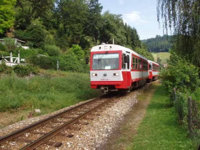 5090.011-7 + 5090.009-1
Als R 6907 verkehrt heute mit 5090.011-7 + 5090.009-1 kurz vor der Überquerung des Viaduktes.
Schlüsselwörter: Ybbstal , 5090 , Doppeltraktion , Waidhofen , LB