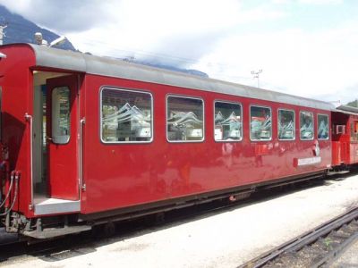 Kristallwaggon
Für die einen ein wunderschöner Waggon, für die anderen das hässlichste der Welt.

Es bleibt wirklich Geschmackssache ob er einem gefällt oder nicht ...
Schlüsselwörter: Zillertal , Kristallwaggon