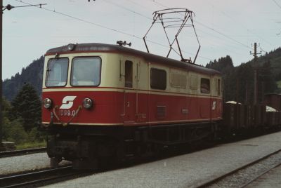 1099.01 mit einem Güterzug im Bahnhof von Gösing
Schlüsselwörter: 1099 , 001 , 01 , goesing , gösing