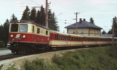 1099.09 mit einem reinen Jaffa-Zug, ausfahrend aus dem Bahnhof von Winterbach
Schlüsselwörter: 1099 , 09 , jaffa , winterbach