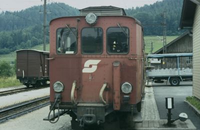 2093.01 verschiebt mit einem Bauzug im Bhf. von Annaberg
Schlüsselwörter: 2093 , 01 , annaberg