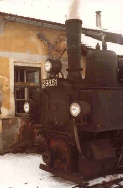 Letzte Fahrt der Steyrtalbahn. 298.51 beim Wasserfassen in der Zgf. Grünburg.
Schlüsselwörter: 298 , 298.51 , Steyrtalbahn, Grünburg