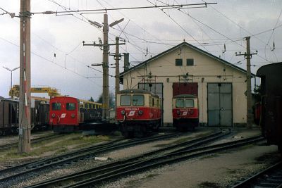 Zf. St. Pölten Alpenbahnhof
1099.006 , 1099.012 und 2092 nahmen Aufstellung in der Zf. St.Pölten Alpenbahnhof.
Schlüsselwörter: 1099 , 006 , 012 , 2092