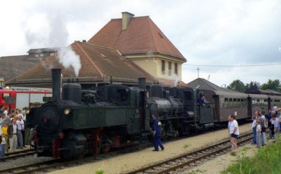 298.207 und 399.06 (Mh6) mit Sonderzug
Schlüsselwörter: 298.207 , 399.06 , Uv , Mh , Mariazellerbahn , Krumpe , Ruprechtshofen