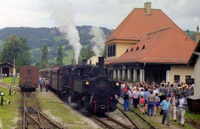 Sonderzug mit 298.207 und Mh.6
Schlüsselwörter: 298.207 , Mh.6 , Mariazellerbahn , Krumpe , Gresten