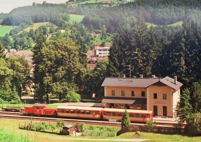 Personenzug in Waidhofen / Lokalbahn
2091.009 (?) mit Personenzug im Bhf. Waidhofen / Lokalbahn
Schlüsselwörter: 2091