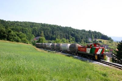 VL 22 mit Güterzug am Weg nach Weiz
Schlüsselwörter: VL 22