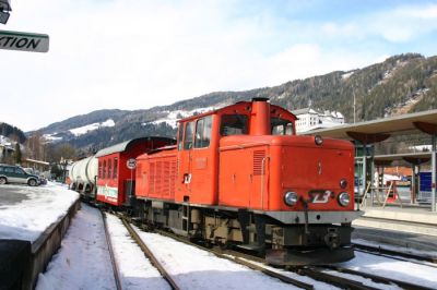 Verschub
VL 13 beim Verschub von Kesselwagen im Bhf. Murau.
Schlüsselwörter: VL 13 , stlb