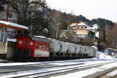 "Tanklager" in Murau
Kesselwagen abgestellt am Ladegleis.
Schlüsselwörter: stlb