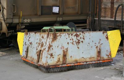 Vorsteckschneepflug
Bei der Lokalbahn Mixnitz - St. Erhard werden zur Schneeräumung Schneepflüge an den Loks befestigt
Schlüsselwörter: Vorsteckschneepflug