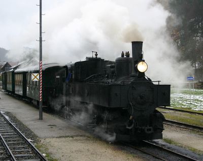 Ankunft in Lunz
Am 5.11. verkehrte auf der Ybbstalbahn-Bergstrecke ein von der Uv.1 gezogener Sonderzug. 
Schlüsselwörter: Uv.1