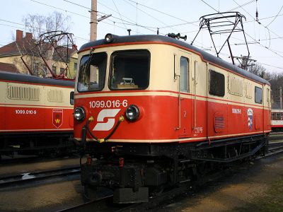 1099.016-6
1099.016-6 abgestellt in St. Pölten Alpenbahnhof.
Schlüsselwörter: 1099 , 016