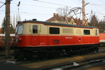 1099.010-9
1099.010-9 abgestellt vor dem Lokschuppen in St. Pölten Alpenbahnhof.
Schlüsselwörter: 1099 , 010