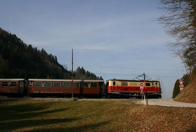 Am Weg nach Laubenbachmühle
1099.002-6 mit R 6832 am Weg nach Laubenbachmühle.
Schlüsselwörter: 1099 , 002