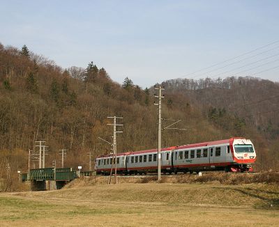 Triebwagen im Tal
6090.001-4 als R 6843 unterwegs nach Mariazell.
Schlüsselwörter: 6090 , 001