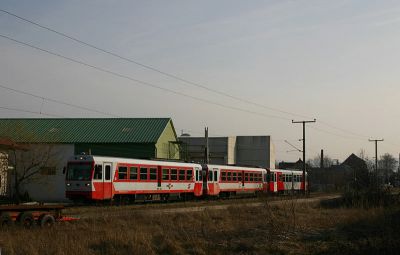 5090 x 3 = R 6840
Der R 6840 wird in Ober Grafendorf mit R 6858 vereinigt und läuft dann in dieser Zusammenstellung nach St. Pölten.
Schlüsselwörter: 5090